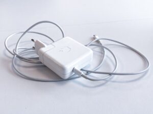 Extend laptop battery life tips