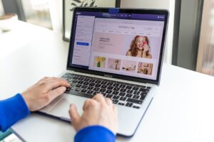 Spot fake reviews and websites online